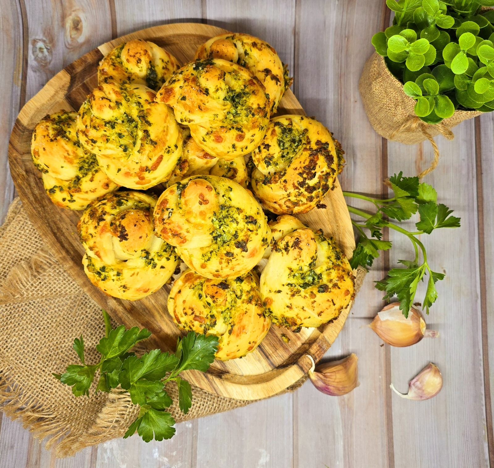 Petits pains à l'ail et au cheddar