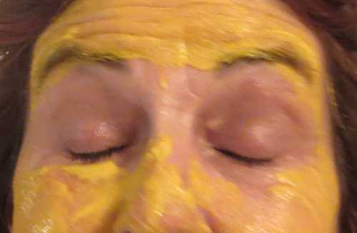 Masque au curcuma, au yaourt et au miel pour un teint éclatant