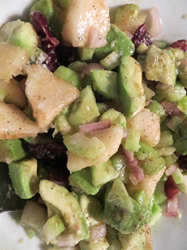 Salade poires, concombre, avocat céleri, pistaches