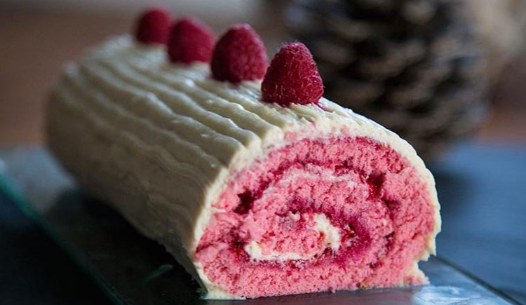 Bûche de noël au mascarpone chocolat blanc et framboises