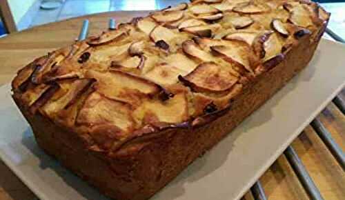 Cake aux pommes au cidre et aux raisins secs