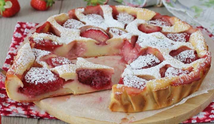 Clafoutis aux fraises qui fond dans la bouche