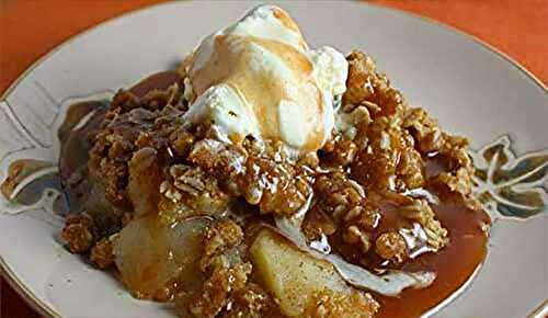 Croustillant aux pommes et à la sauce au caramel irrésistible