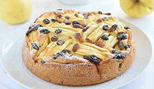 Gâteau aux pommes et aux raisins secs