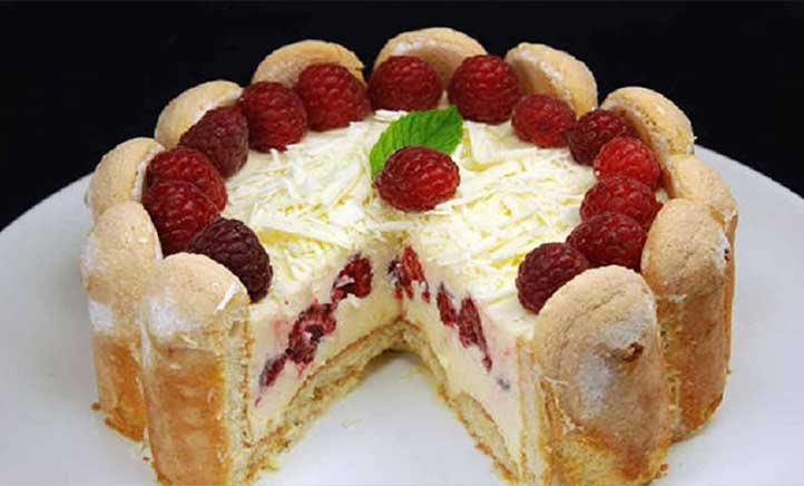 Gâteau bavarois au chocolat blanc et framboises