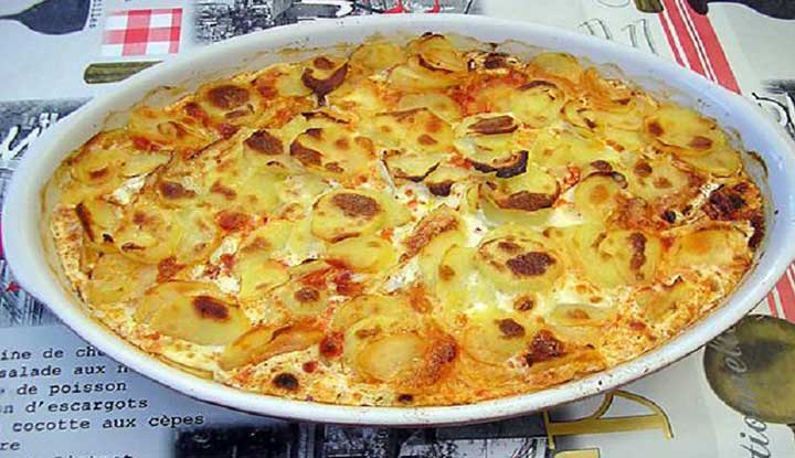 Gratin de pommes de terre, chorizo, tomate et béchamel