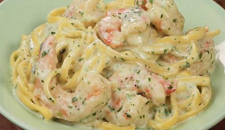Pâtes crémeuses aux crevettes et aux fines herbes