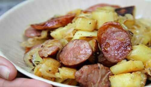 Poêlée aux pommes de terre et saucisse fumée