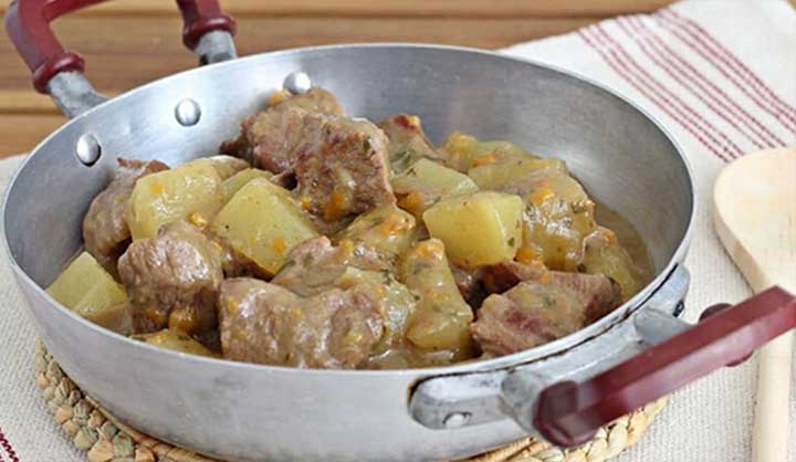 RAGOÛT DE VEAU AVEC POMMES DE TERRE