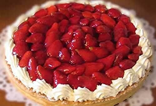 Tarte aux fraises, crème aux amandes et chantilly maison