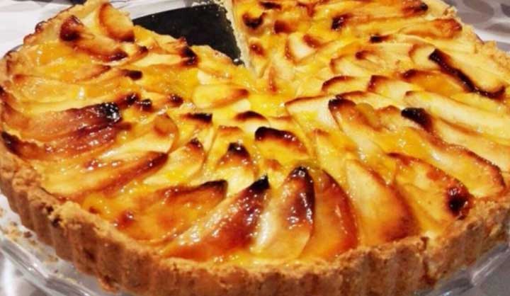 Tarte aux pommes avec crème pâtissière