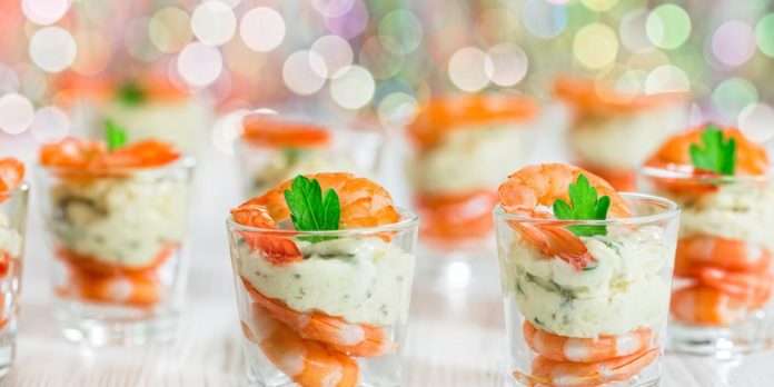 Verrines de Noël aux crevettes, crème à l’aneth et au fenouil