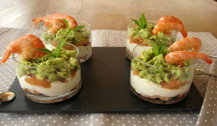 VERRINES SAUMON, CREVETTES, AVOCAT ET FROMAGE FRAIS