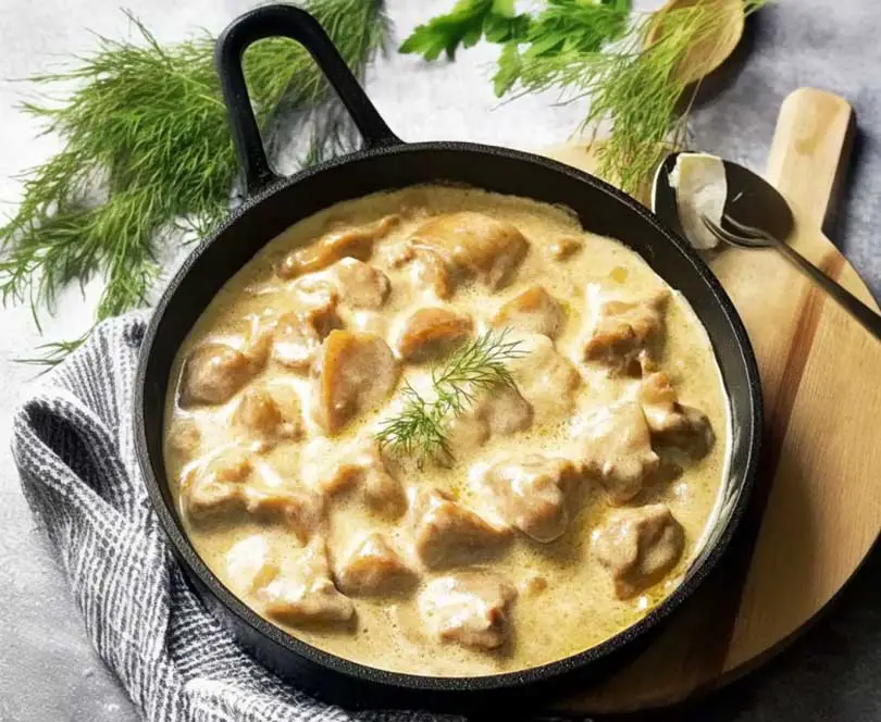 Émincé de poulet à la moutarde et à la crème