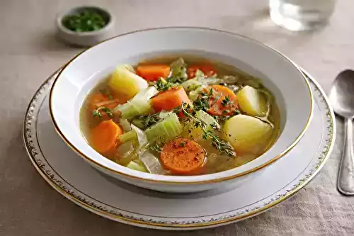 Soupe au chou maison : recette simple, réconfortante et pleine de saveurs