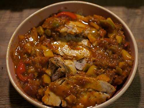 Roti de dindonneau sauce tomate aux olives et poivrons