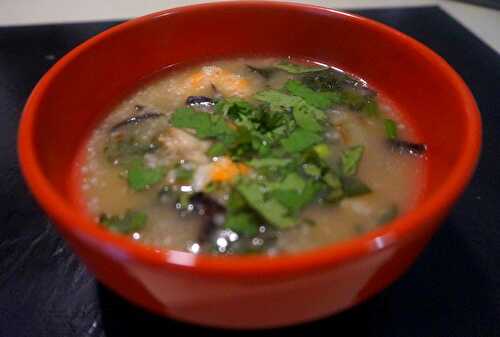 Soupe chinoise à l'orge aux crevettes et poulet