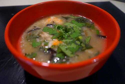 Soupe chinoise à l'orge aux crevettes et poulet