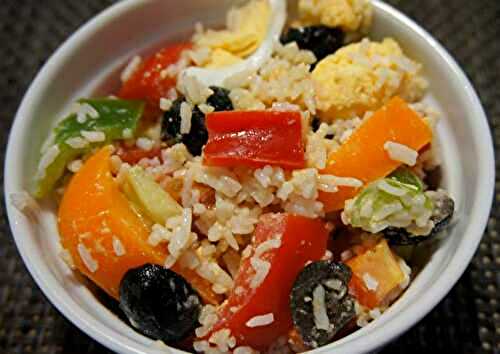 Salade de riz aux poivrons, tomates et œufs