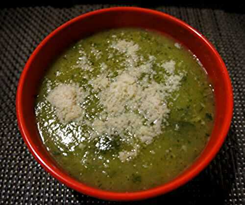 Soupe de courgettes au parmesan