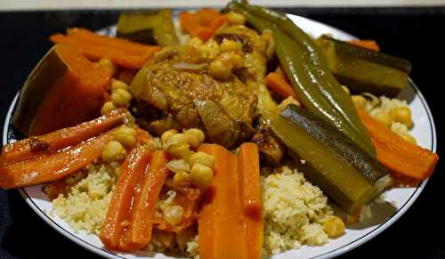 Couscous marocain au poulet et légumes.