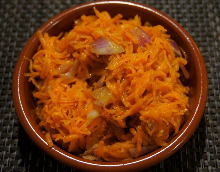 Carottes râpées à l'échalote et vinaigrette au gingembre - Recettes de Papounet