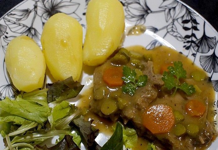 Langue de boeuf sauce charcutière