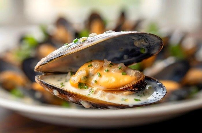 Moules de bouchot à la crème et au vin blanc