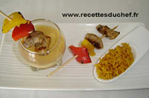 Brochettes de porc au curry rouge et lait de coco