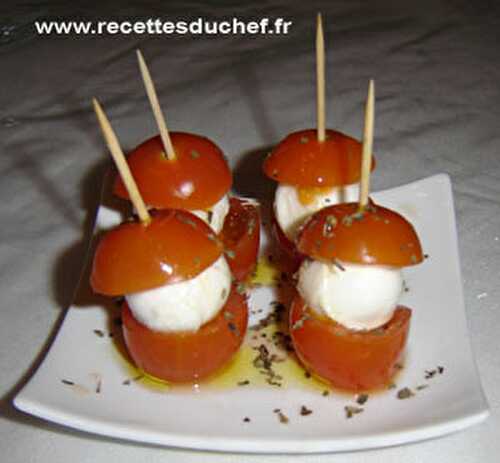 Piques de tomates-cerises mozzarela à l'huile d'olive et mandarine