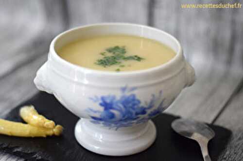 Soupe d'asperges blanches : queues et épluchures