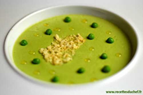 Velouté de petits pois tuile de parmesan