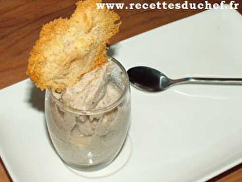 Verrine de crème de poulet et tuiles de parmesan