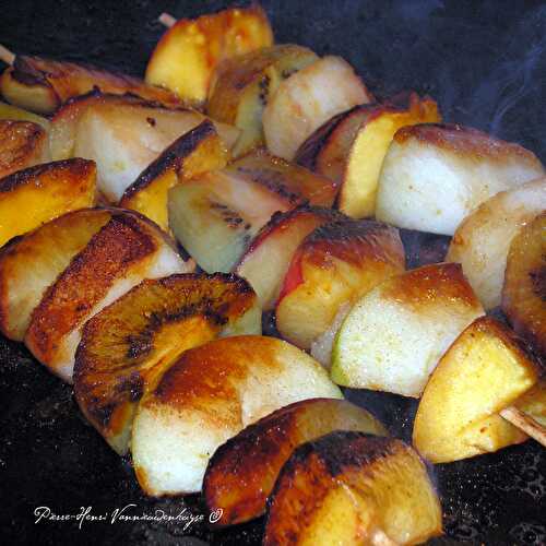 Recette de la brochette de fruits grillée et flambée