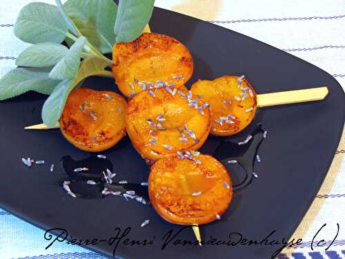 Recette des abricots grillés au miel et à la lavande