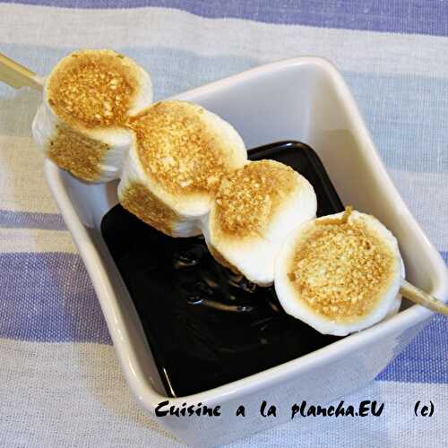 Recette des brochettes de marshmallows (guimauve) à la fondue de chocolat à la plancha