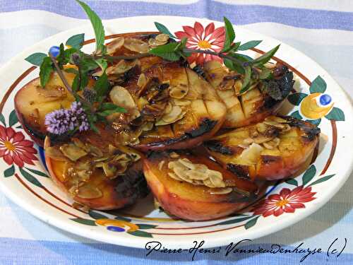 Recette des nectarines aux amandes, caramel d’orgeat à la plancha