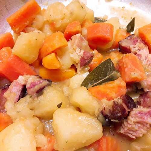 Ragoût de pommes de terre et carottes au lard fumé