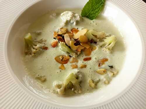 Soupe froide de concombre, gingembre et chou-fleur