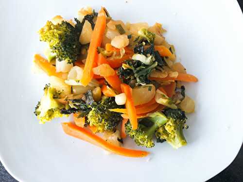 Wok de pak choï, brocolis, carottes aux épices - Recettes et Récits