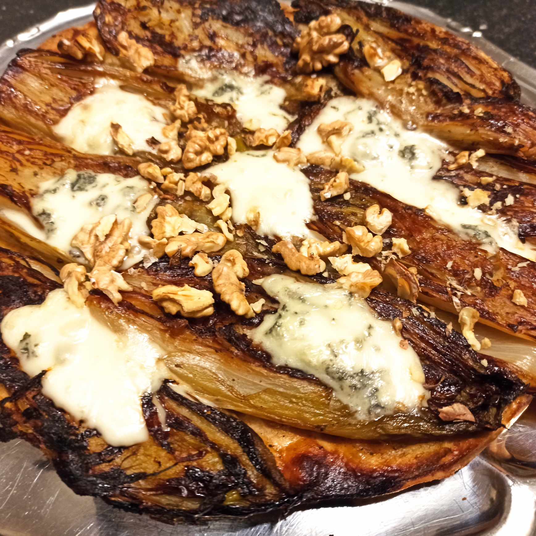 Tatin d’endives au gorgonzola et aux noix