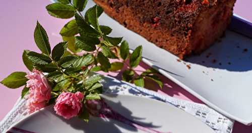 Cake rose aux pralines, amandes et biscuits de Reims