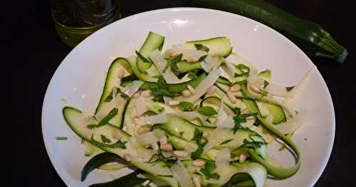 Carpaccio de courgettes au basilic