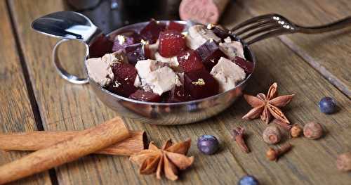 Foie gras et poires pochés au vin rouge, gelée épicée