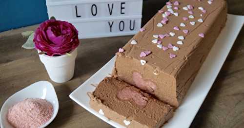 Marquise au chocolat coeur de biscuits roses