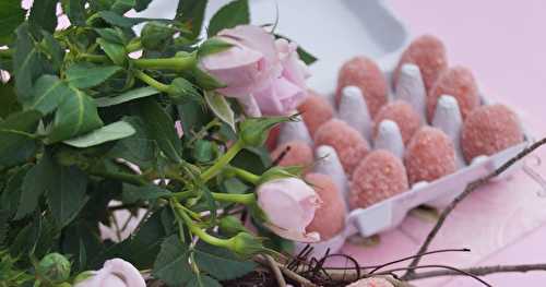 Œufs de Pâques aux amandes et biscuits roses de Reims 