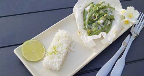 Papillote de poisson, légumes verts, herbes et citron vert