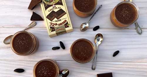 Petites crèmes au chocolat et à la fève de tonka