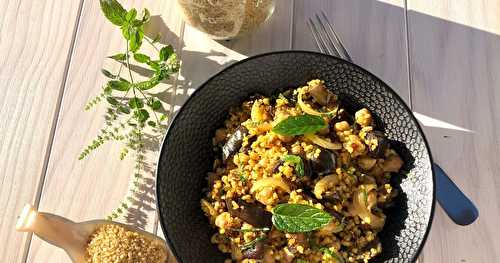 Poêlée d'aubergines, pois chiches et boulgour