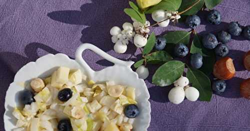 Salade d'endives aux myrtilles, morbier et noisettes